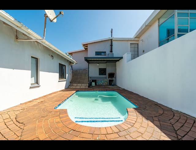 3 BEDROOM HOUSE FOR SALE IN BLUFF